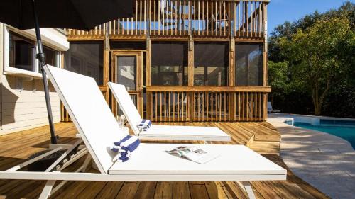 Sullivan's Island House | 1601 Poe Ave - Raven by AvantStay