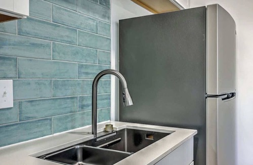 Cannonborough Elliotborough Apartment | 1880s Charleston Single, Two bedroom with parking