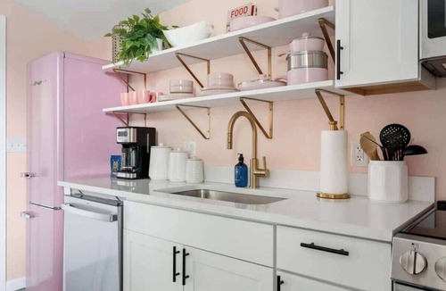 Cannonborough Elliotborough Apartment | 1880s Charleston Single. Bermuda Suite one bedroom