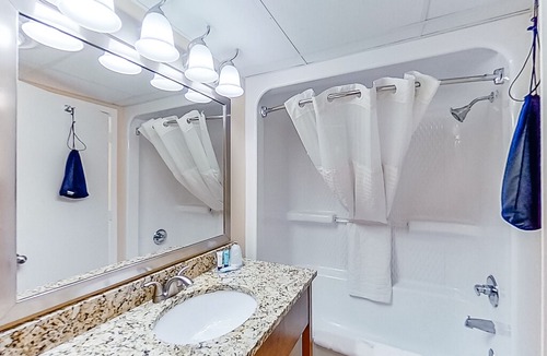 Myrtle Beach Condo | 18th Floor Oceanfront Snowbird Friendly Condo w/ Shared Pool/Hot Tub, AC, WiFi
