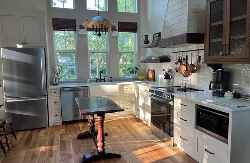 Wilmington Cottage | 1BR 1BA Cozy Creekside Cottage on Wilmington's CC Trail. 4 miles to WB waters