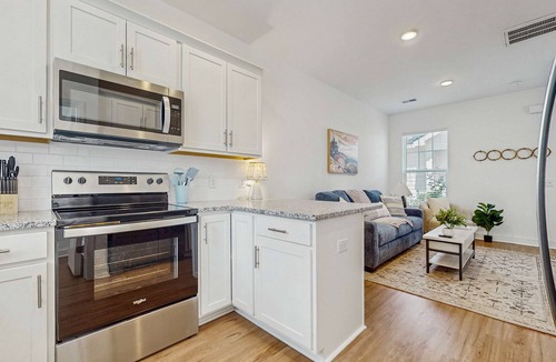 Goose Creek House | 1BR Cottage Home in Pet Friendly Resort w/Pool, hot tub & parks