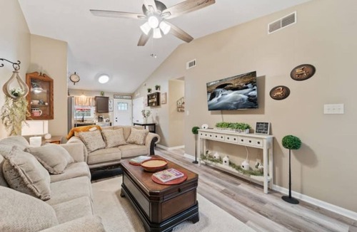 Westgate House | 2 bed 2 bath, sleeps 5. Southern Charm- Minutes to Camp Lejeune, MCAS, & Beach