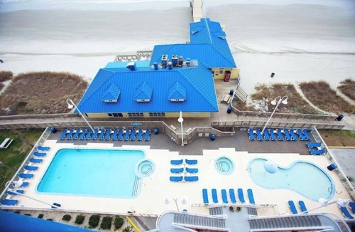 Cherry Grove Beach Apartment | 2-bedroom apartment in peaceful North Myrtle Beach with AC and gym prince