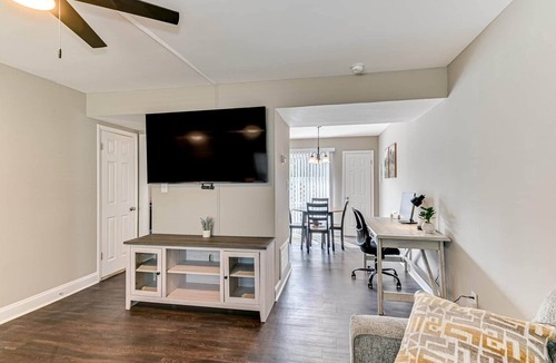 Summerville House | 2 Bedroom Furnished Townhome Augusta 2482C