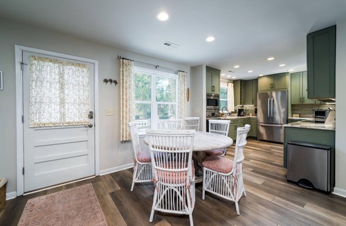 Tarpon Pond Cottage | 2 BR + Loft/2BA Tarpon Pond Cottage! Great Views! 1 Dog Friendly!