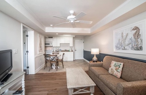 Litchfield by the Sea Hotel | 2 Coastal Suites w/Kitchen + Pool Plaza & Water Slides near Pawleys Island
