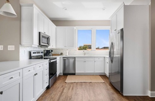 Cannonborough Elliotborough Villa | 2 Luxury Houses w/Patios | 1 Block from King St