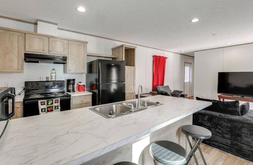 Santee House | 2 Mi to Lake Marion! Pet-Friendly Home w/Yard