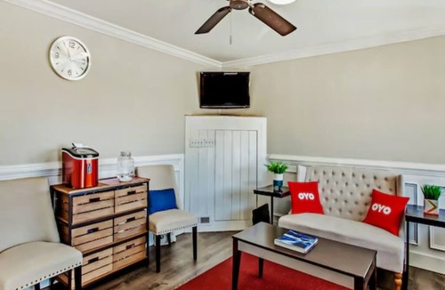 Ridgeland Hotel | 2 Relaxing Rooms w/Private Bath + Flat-Screen TV Near Local Spots
