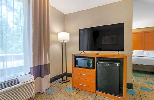 Beaufort Hotel | 2-Star Hotel ∙ Comfort Suites near MCAS Beaufort