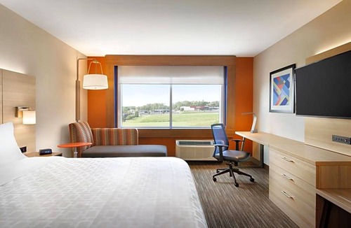 Port Wentworth Hotel | 2-Star Hotel ∙ Holiday Inn Express & Suites - Savannah N - Port Wentworth, an IHG Hotel