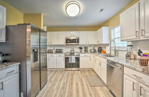 Summerville House | 20 Mi to Charleston: Group Getaway in Summerville!