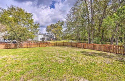 Summerville House | 20 Mi to Charleston: Group Getaway in Summerville!