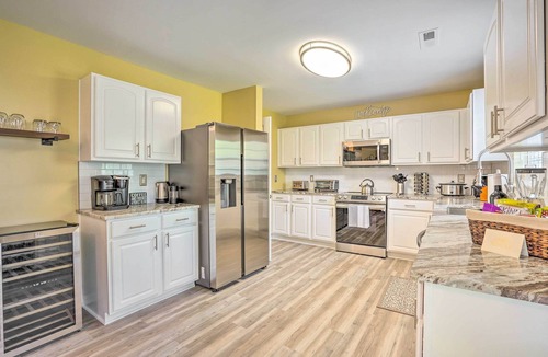 Summerville House | 20 Mi to Charleston: Group Getaway in Summerville!