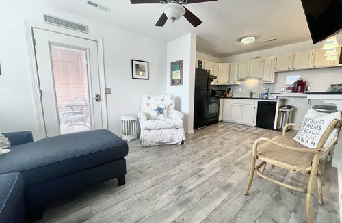 Isle of Palms Condo | #208 "Sandy Schus" 1 BD + Sleeper, Modern,Pool