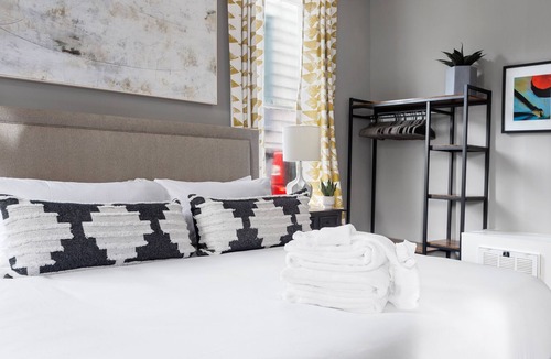 Downtown Charleston Apartment | 234 Ashley Ave, unit A