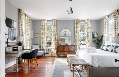 Downtown Charleston Apartment | 234 Ashley Ave, unit A