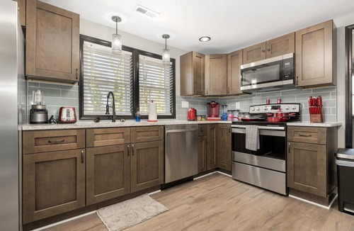 Mount Holly House | “27 Craftsman” – Remodeled Private Country Retreat Near Downtown Mt. Holly