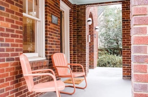 Shandon House | 2917 Monroe · Spacious Shandon Home Minutes to USC - 4 King Beds