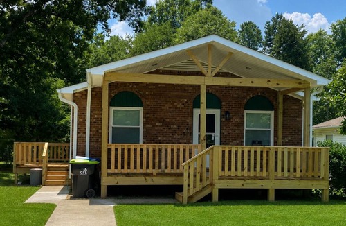 Elon College House | 3-bdr, 2-bath house in beautiful Elon, newly remodeled 1/4 mile from college.