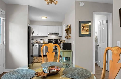 Mount Pleasant House | 3 bdrm located between Sullivan’sIsland Beach and Downtown Chs
