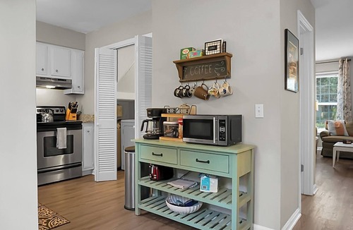 Mount Pleasant House | 3 bdrm located between Sullivan’sIsland Beach and Downtown Chs