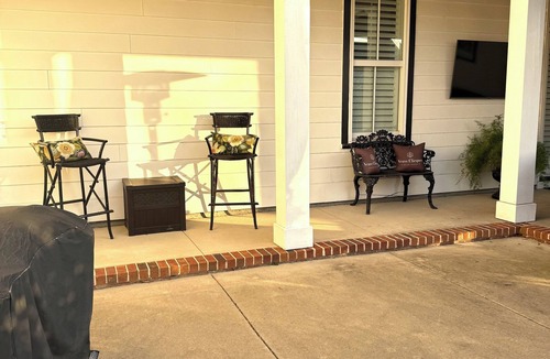 Evans House | 3-Bed, 3.5-Bath Home Just 4.8 Miles from Golf Course in a Stunning Neighborhood!
