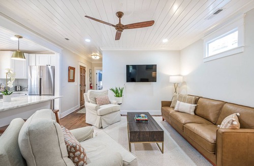 Cannonborough Elliotborough Apartment | 3 Bed 3 Bath Historic Home `4 Blocks from King St`