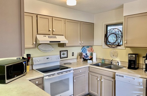 West Beach Cottage | 3 bed/3 bath Inlet Cove cottage, ON KIAWAH! community pool, short walk to beach