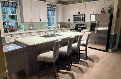Melrose on the Beach House | 3 bedroom/2 1/2 bath ranch home, landtrans included, Melrose Pool Open!