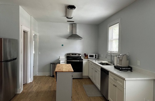 Thunderbolt House | 3-bedroom/2 Bath house in charming Thunderbolt, GA. Come and enjoy your stay.
