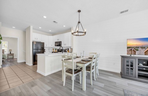 Red Hill Apartment | 3 bedroom 2 bath, Southern and beach style apt comfortable for whole family