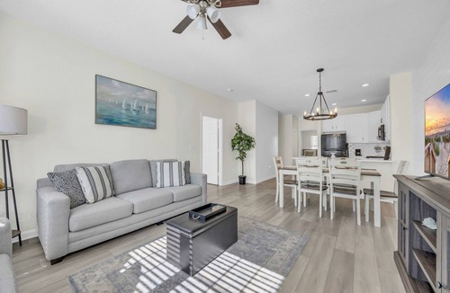 Red Hill Apartment | 3 bedroom 2 bath, Southern and beach style apt comfortable for whole family