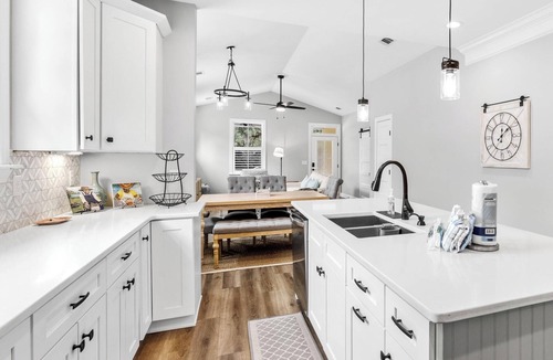 Port Royal House | 3-bedroom cottage in Port Royal with Outdoor Patio and Fire Pit