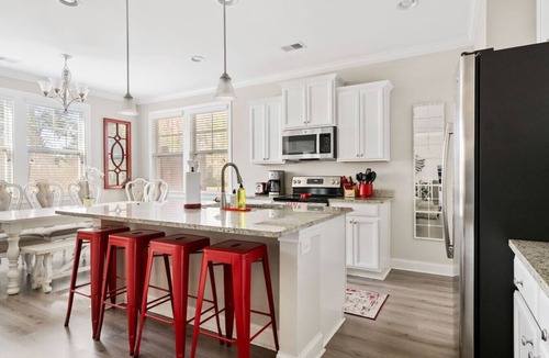 West Ashley Apartment | 3 Bedroom Furnished Townhome - Great Neighborhood!