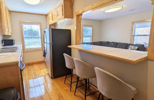 North Charleston House | 3 Bedroom Hardwood Palace of Charleston