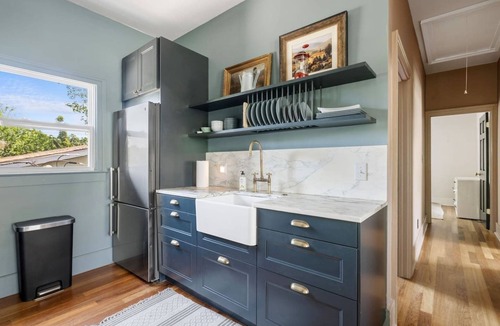 Downtown Charleston Apartment | 3 Bedroom Upstairs Unit - 3 Blocks to King Street