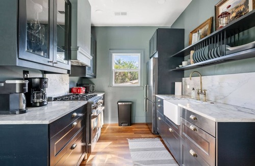 Downtown Charleston Apartment | 3 Bedroom Upstairs Unit - 3 Blocks to King Street