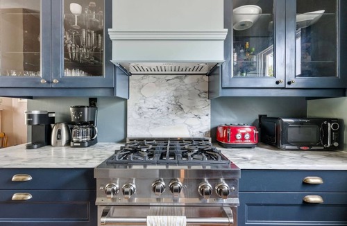 Downtown Charleston Apartment | 3 Bedroom Upstairs Unit - 3 Blocks to King Street