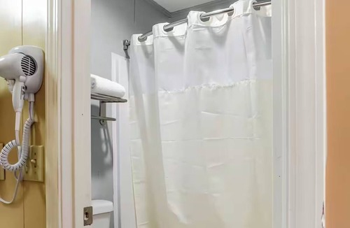 Ridgeland Hotel | 3 Budget-Friendly Rooms Ideal for Travelers Near Local Attractions