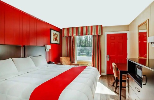 Ridgeland Hotel | 3 King Rooms w/ Free Parking Perfect for Road Trips in Ridgeland