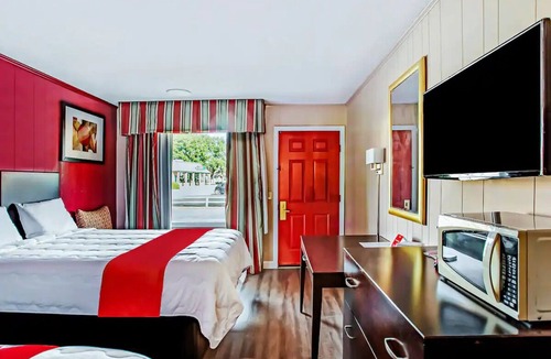 Ridgeland Hotel | 3 Queen Rooms with Private Bath Ideal for Quick Road Trips Through Ridgeland