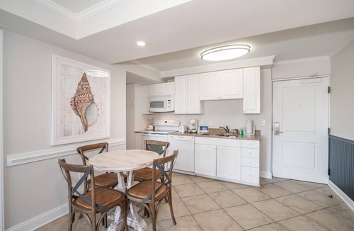 Litchfield by the Sea Hotel | 3 Spacious Suites w/Pool Play Plaza & Gym Access; Short Drive to Murrells Inlet