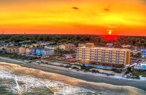 Surfside Beach Hotel | 3-Star Hotel ∙ Holiday Inn Oceanfront at Surfside Beach, an IHG Hotel