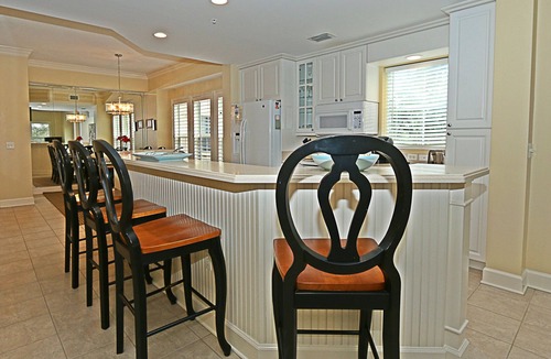 North Forest Beach Condo | 301 North Shore End Unit, No carpet, CLEAN, Wrap-around Balcony, Sept. Avail.