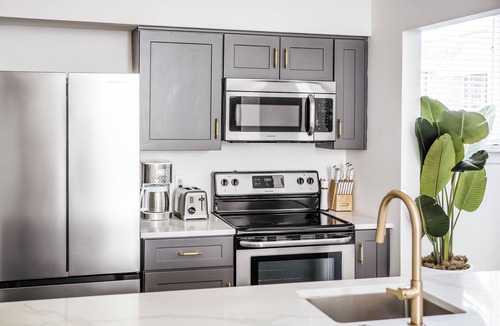 Downtown Charleston Apartment | 360 King