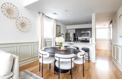 Downtown Charleston Apartment | 360 King
