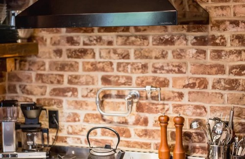 Cannonborough Elliotborough Apartment | 3BR Family Retreat | EV Charging, Porch & Parking | Walk to MUSC | Charleston