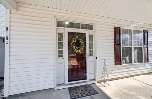Paw Creek House | 3BR Home Near Airport Fully Stocked